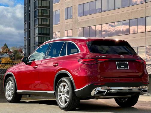 2025 Mercedes-Benz GLC 300 4MATIC