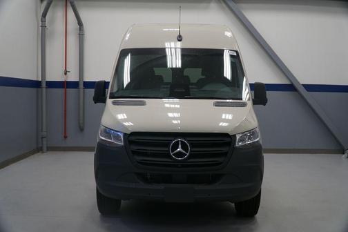 2026 Mercedes-Benz Sprinter 2500 Crew 144 WB
