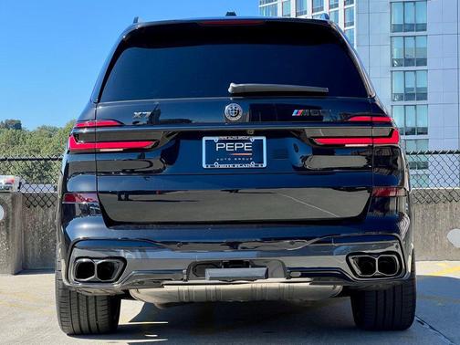 2025 BMW X7 M60i