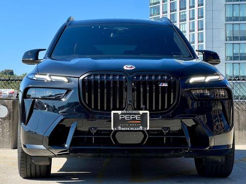 2025 BMW X7 M60i