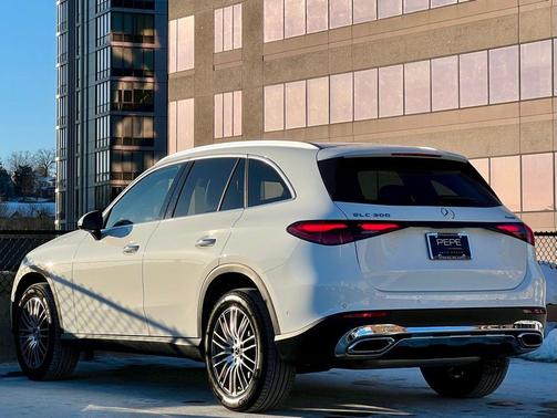 2026 Mercedes-Benz GLC 300 4MATIC
