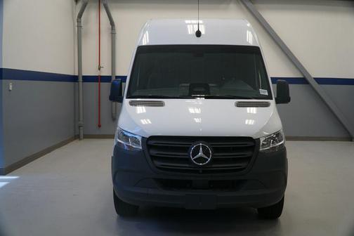 914 2025 Mercedes-Benz Sprinter 2500 High Roof