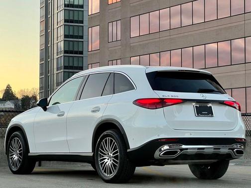 2025 Mercedes-Benz GLC 300 4MATIC