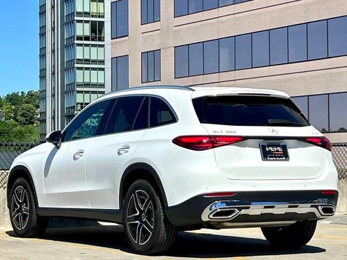 Polar White 2026 Mercedes-Benz GLC 300 4MATIC