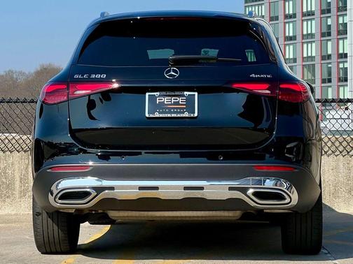 Black 2024 Mercedes-Benz GLC 300 4MATIC