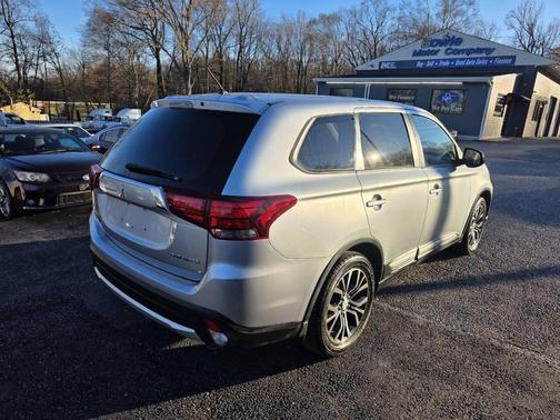 2016 Mitsubishi Outlander SE