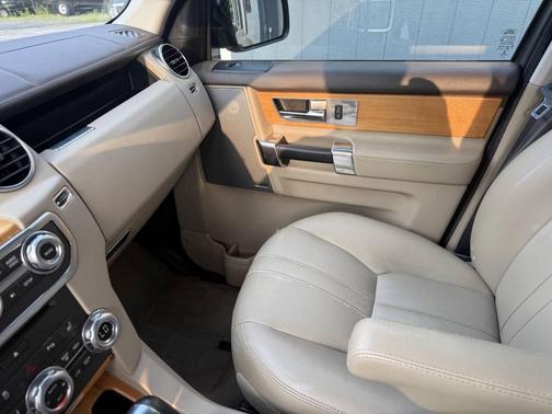 2013 Land Rover LR4 Base