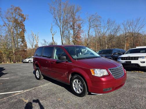 2010 Chrysler Town & Country New LX