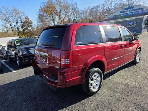 2010 Chrysler Town & Country New LX
