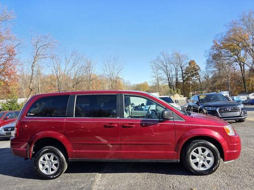 2010 Chrysler Town & Country New LX