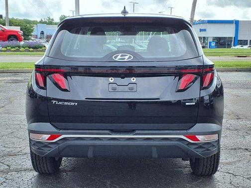 2023 Hyundai TUCSON SE
