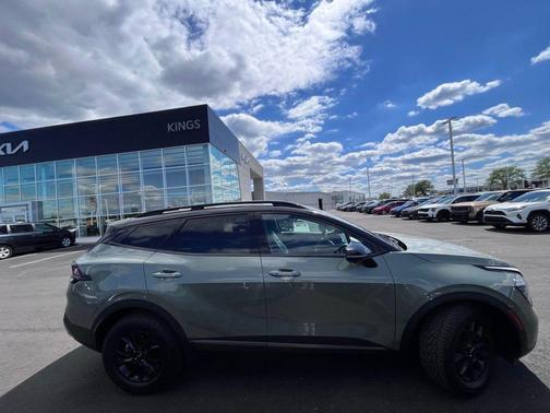 Jungle Green/Ebony Black Roof 2024 Kia Sportage S