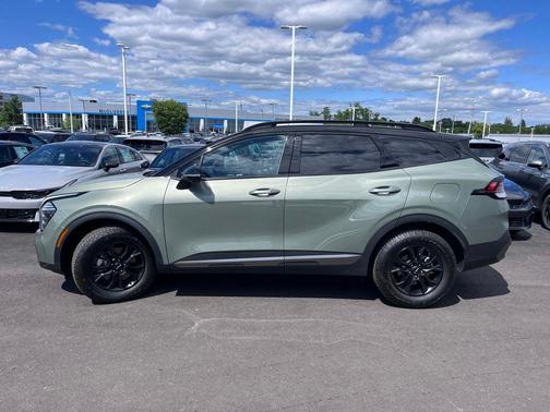 Jungle Green/Ebony Black Roof 2024 Kia Sportage S