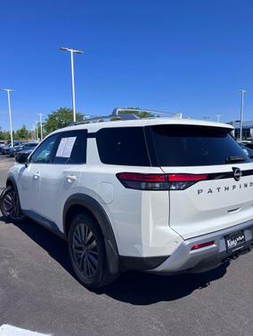 Pearl White Tricoat 2023 Nissan Pathfinder SL 4WD