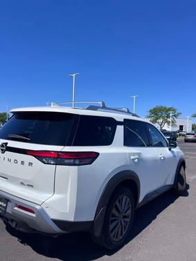 Pearl White Tricoat 2023 Nissan Pathfinder SL 4WD