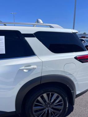 Pearl White Tricoat 2023 Nissan Pathfinder SL 4WD