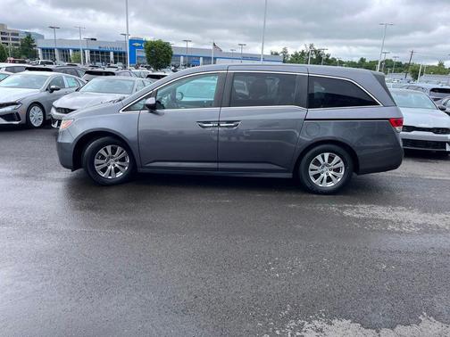 Gray 2016 Honda Odyssey SE
