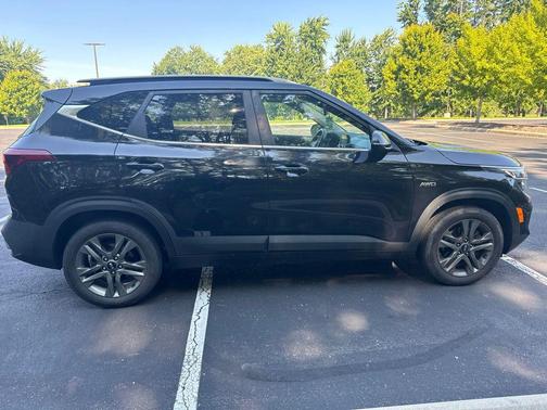 Cherry Black 2021 Kia Seltos S