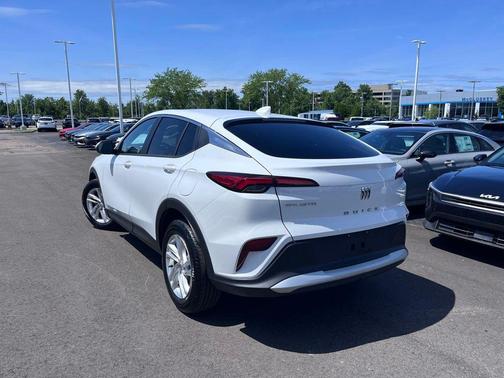 Summit White 2026 Buick Envista Preferred FWD