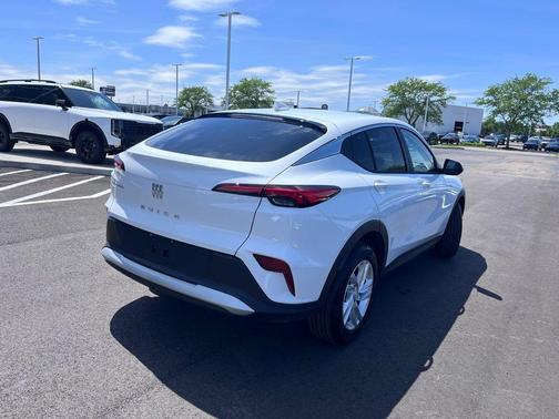 Summit White 2026 Buick Envista Preferred FWD