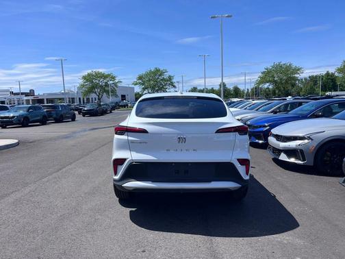 Summit White 2026 Buick Envista Preferred FWD