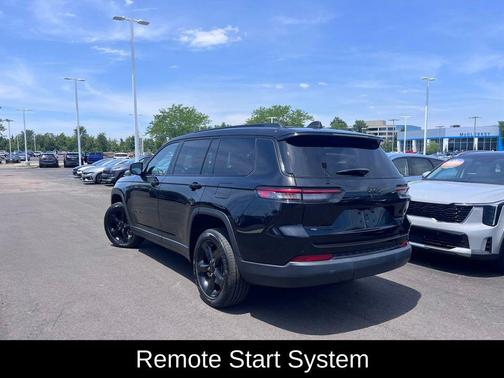 Diamond Black Crystal Pearlcoat 2023 Jeep Grand Cherokee L Altitude