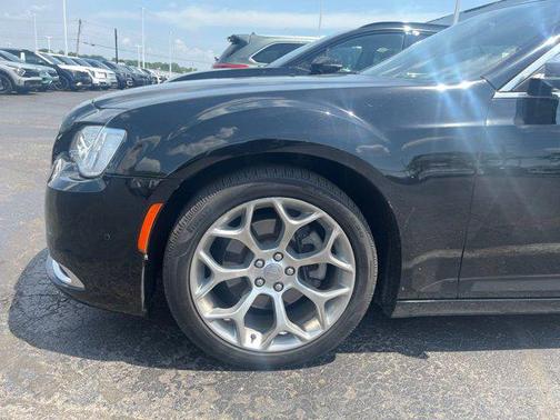 2016 Chrysler 300C Platinum