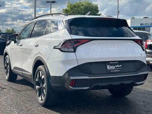 Glacial White Pearl 2023 Kia Sportage X-Line