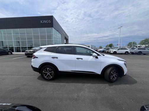 Glacial White Pearl 2024 Kia Sportage EX