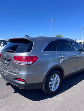 Titanium Silver 2018 Kia Sorento LX