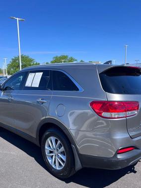 Titanium Silver 2018 Kia Sorento LX