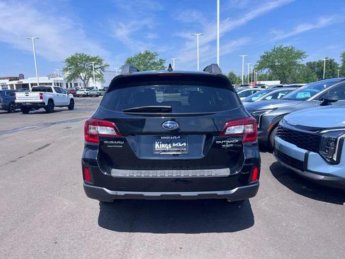 Crystal Black Silica 2016 Subaru Outback 3.6R Limited