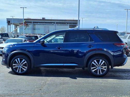 2025 Nissan Pathfinder Platinum 4WD