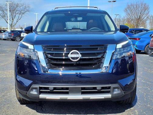 2025 Nissan Pathfinder Platinum 4WD