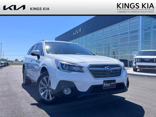 Crystal White Pearl 2019 Subaru Outback 2.5i Touring