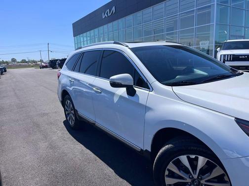 Crystal White Pearl 2019 Subaru Outback 2.5i Touring