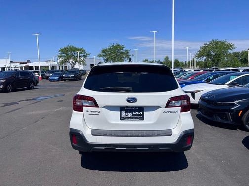 Crystal White Pearl 2019 Subaru Outback 2.5i Touring