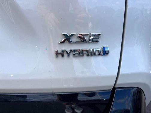Blizzard Pearl 2020 Toyota RAV4 Hybrid SE