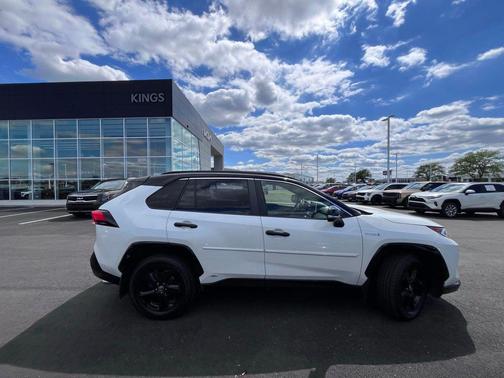Blizzard Pearl 2020 Toyota RAV4 Hybrid SE