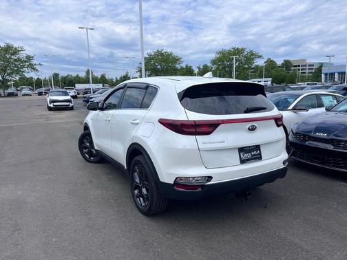Snow White Pearl 2022 Kia Sportage LX