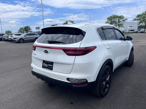Snow White Pearl 2022 Kia Sportage LX