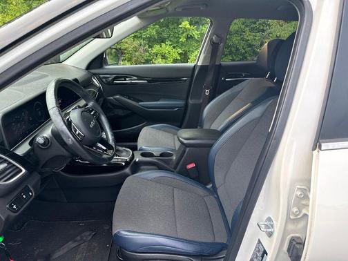 Snow White Pearl 2024 Kia Seltos S