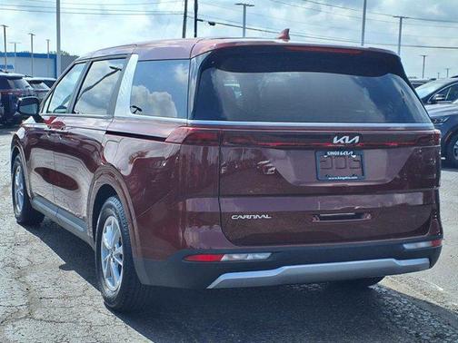 2024 Kia Carnival LX