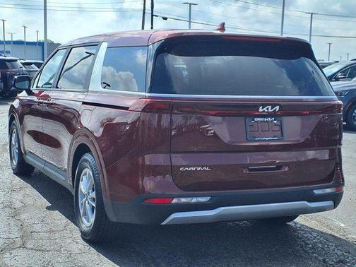 2024 Kia Carnival LX