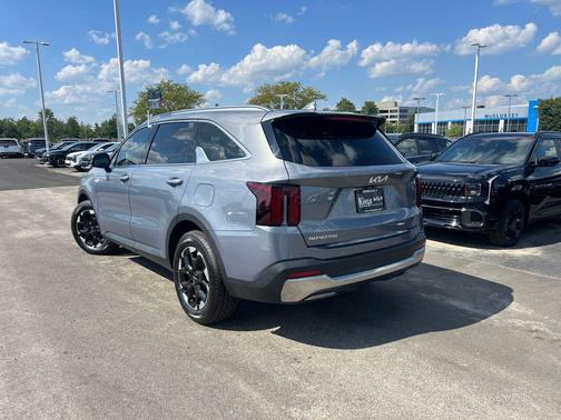 Everlasting Silver 2024 Kia Sorento S