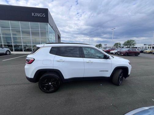 Bright White Clearcoat 2022 Jeep Compass Latitude