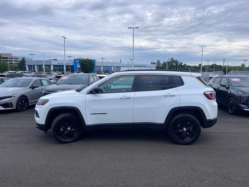 Bright White Clearcoat 2022 Jeep Compass Latitude