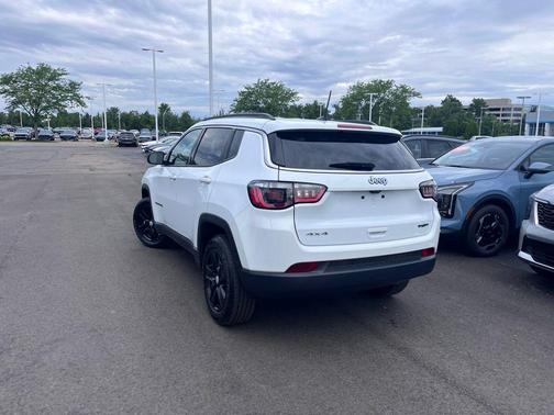 Bright White Clearcoat 2022 Jeep Compass Latitude