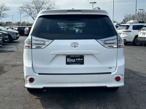 2017 Toyota Sienna SE Premium