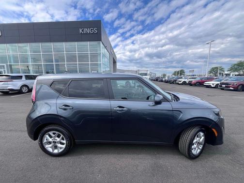 Gravity Gray 2024 Kia Soul LX